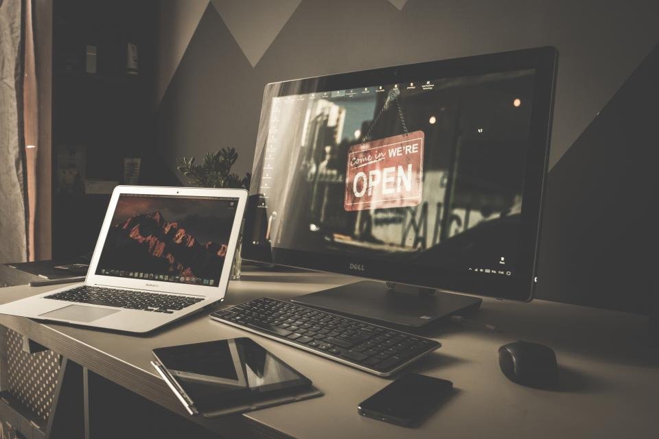 Laptop Apple